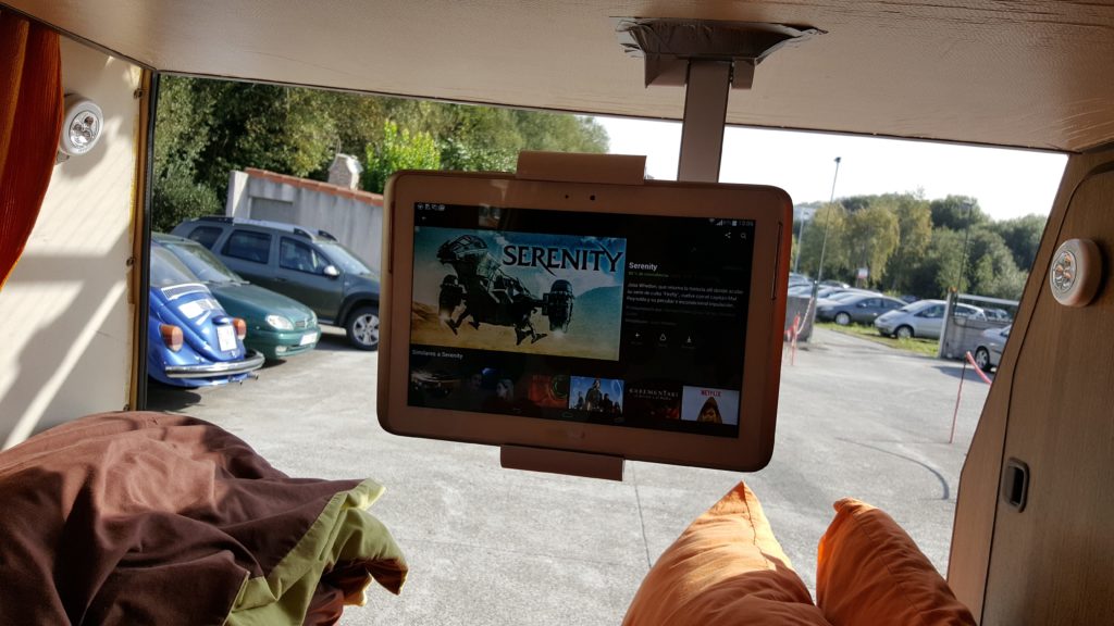 Tienes una Tablet o iPad?Cómo sacarle partido en tu furgoneta - La Hippieneta | Viajando en una Furgoneta Camper VW